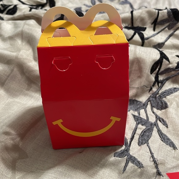 # 12 Burger Grill 🍔
Lil McDonald's 2025
Happy Meal Toy Mini McD
Series hamburger - Picture 6 of 7